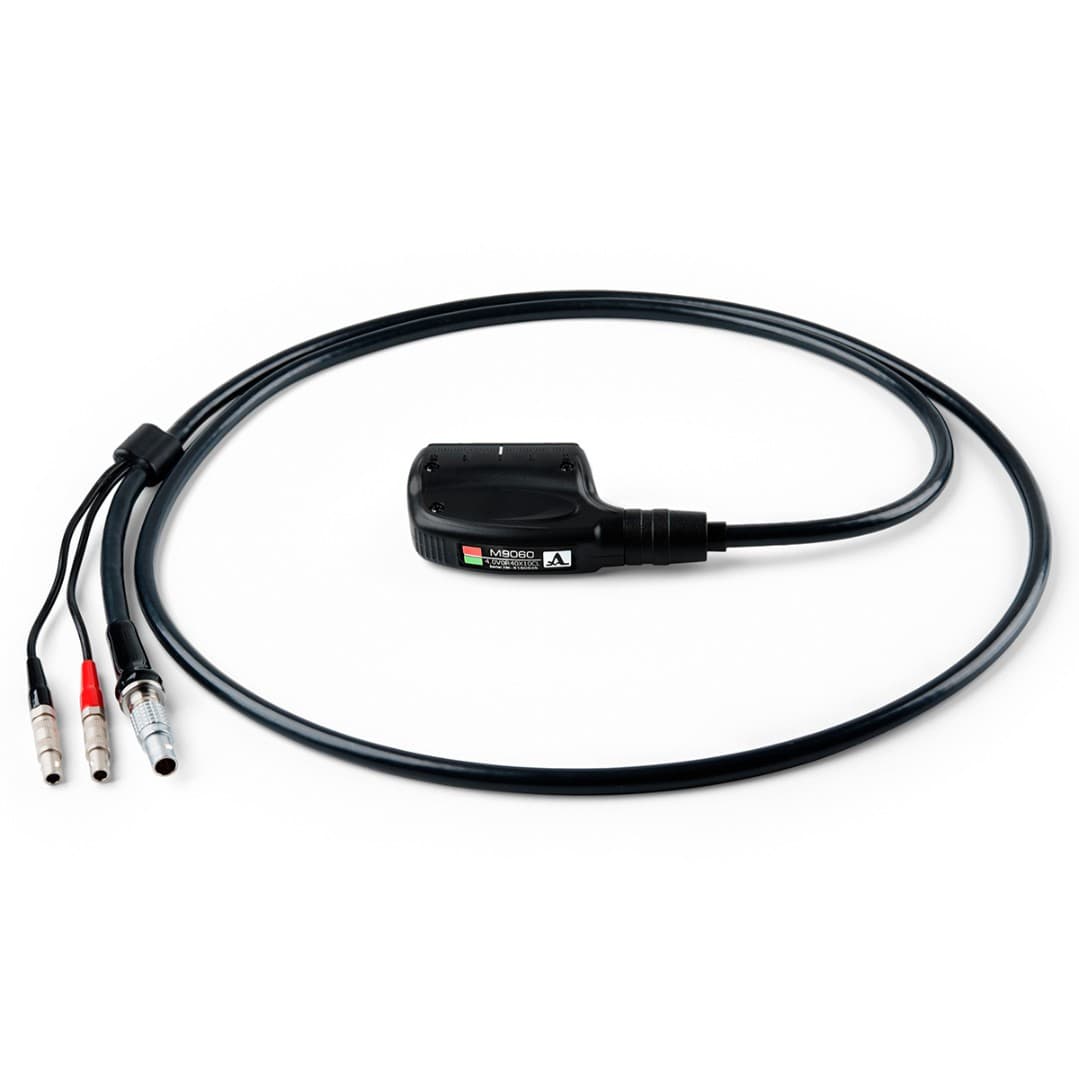 Антенная решетка M9060 4.0V0R40X10CL под углом с измерительной шкалой